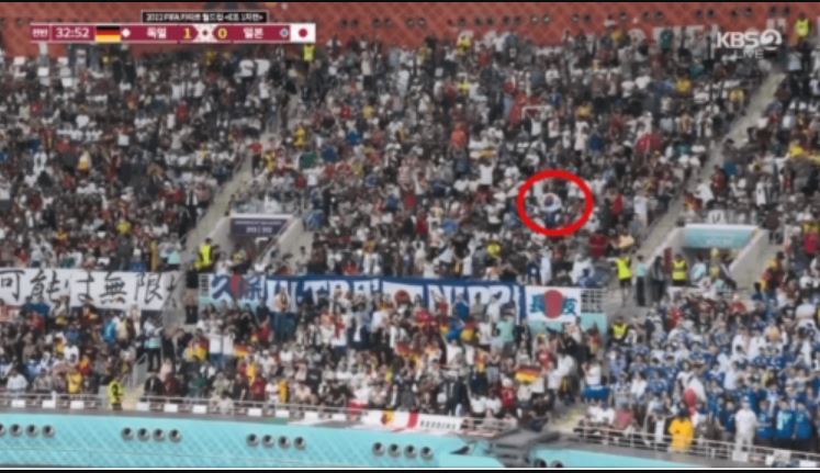 Ｗ杯 日本の失点場面で振られた「太極旗」が波紋 日本のＳＮＳ「不愉快」」／ネット「全然驚かない」「こんな人たちがまたやらかしたんだ」￼